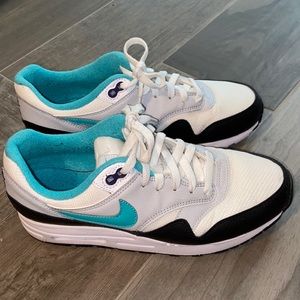 Nike Air Max - size 7Y